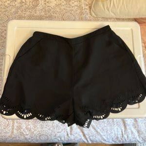 LAUREN CONRAD BLACK SCALLOPED LACE DETAIL SHORTS
